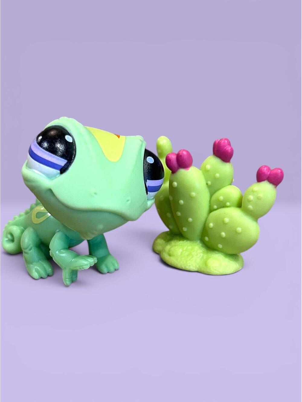 Littlest Pet Shop LPS Chameleon #13 Gen 7 with Cactus Accessory